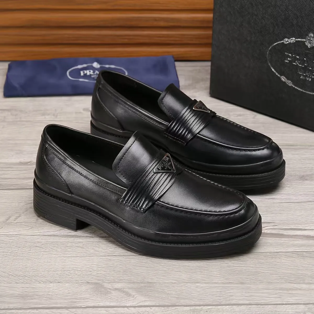 Men's shoes 💰540 💰💰🎩🎩【Prada】Counter 1:1⬆️original reproduction, absolute quality🆗Original outsole, high-quality imported rubber, wear-resistant and non-slip, never degummed, upper material: imported first-layer cowhide➕anti-slip foam outsole, official website material, lining material: water-dyed leather lining, 3 colors available! Code number 38-45